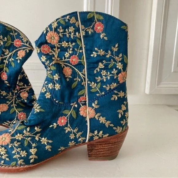 NWOT Momo Free People Eloise Embroidered Blue Floral Ankle Boots - Picture 2 of 7